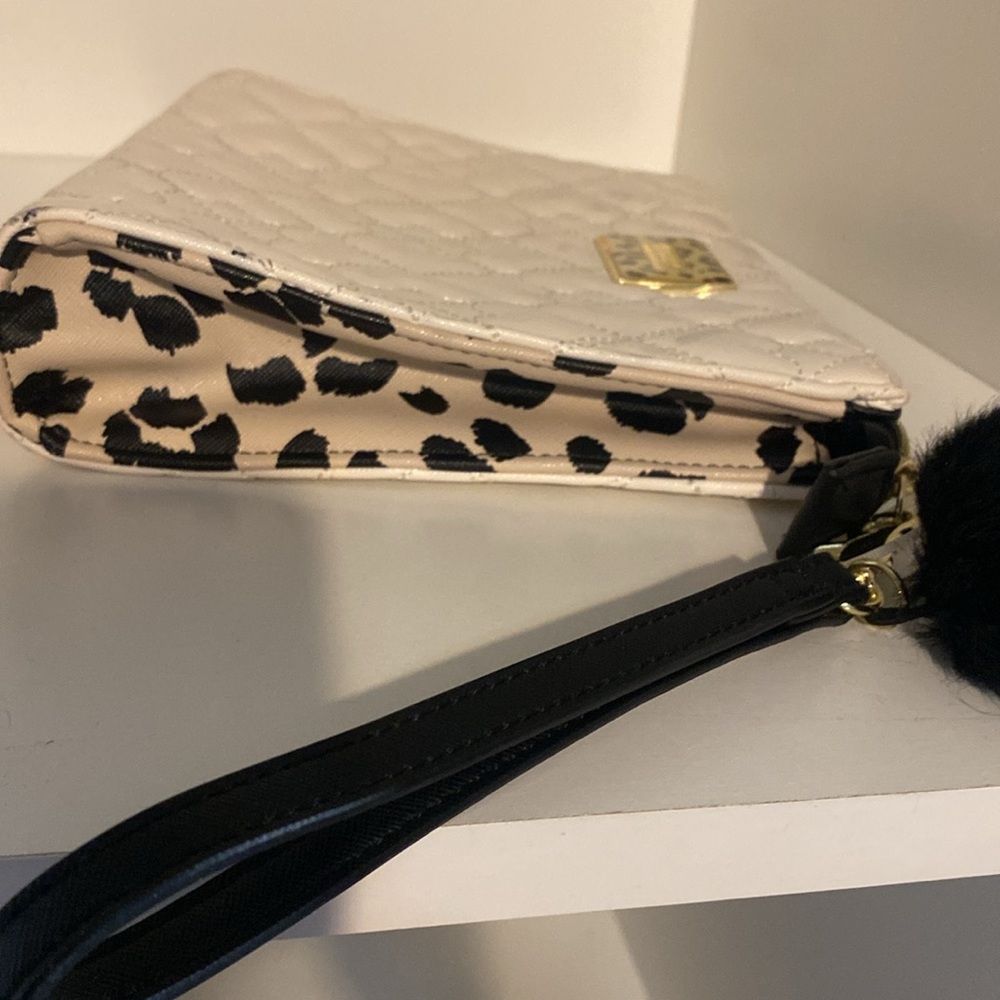 Sold - Picture 3 of 3